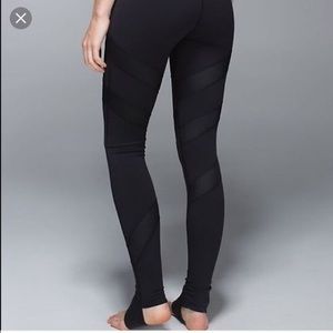 Lululemon Stirrup Leggings w ribbon detail